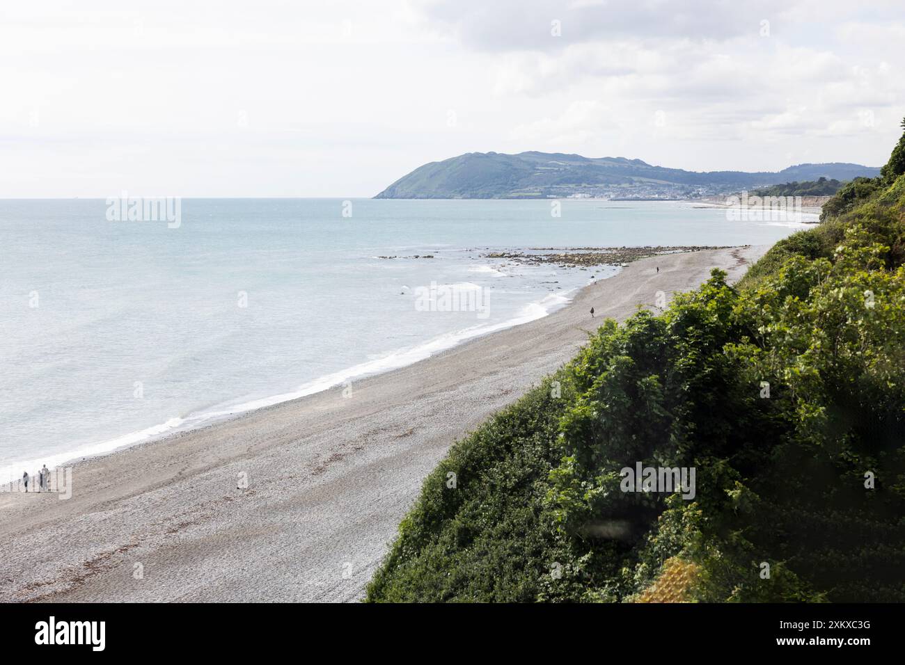Killiney Beach sul Mare d'Irlanda nella contea di Dublino, Irlanda, guardando verso Bray Head. Foto Stock