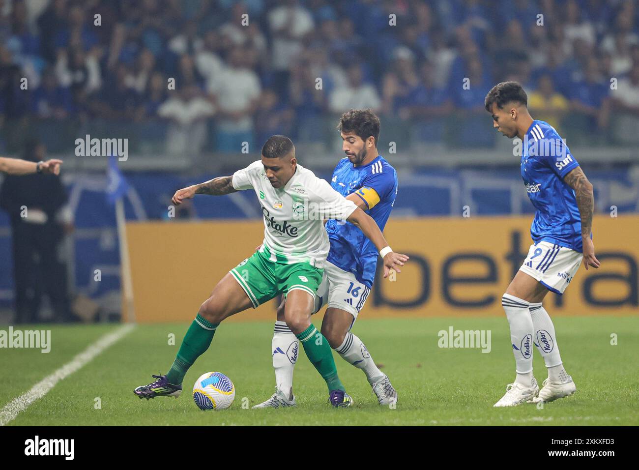 Belo Horizonte, Brasile. 24 luglio 2024. MG - BELO HORIZONTE - 07/24/2024 - BRASILIANO A 2024, CRUZEIRO x JUVENTUDE - il giocatore di Cruzeiro Lucas Silva contesta un'offerta con Erick Juventude nel corso di una partita allo stadio Mineirao per il campionato brasiliano A 2024. Foto: Gilson Lobo/AGIF (foto di Gilson Lobo/AGIF/Sipa USA) credito: SIPA USA/Alamy Live News Foto Stock