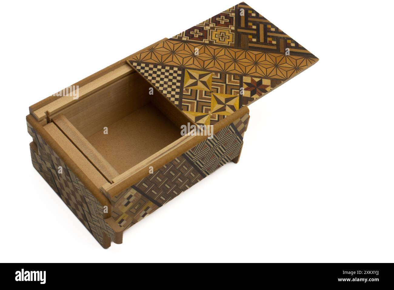 Puzzle scatola giapponese. Legno segreto scatola giapponese. Richiede 11 movimenti nell'ordine corretto per essere aperto Foto Stock