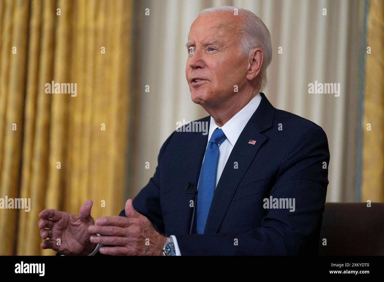 Il presidente Joe Biden si rivolge alla nazione dall'Ufficio ovale della Casa Bianca a Washington, mercoledì 24 luglio 2024, riguardo alla sua decisione di abbandonare la sua offerta di rielezione democratica. (AP Photo/Evan Vucci, Pool) credito: Evan Vucci/Pool via CNP Foto Stock