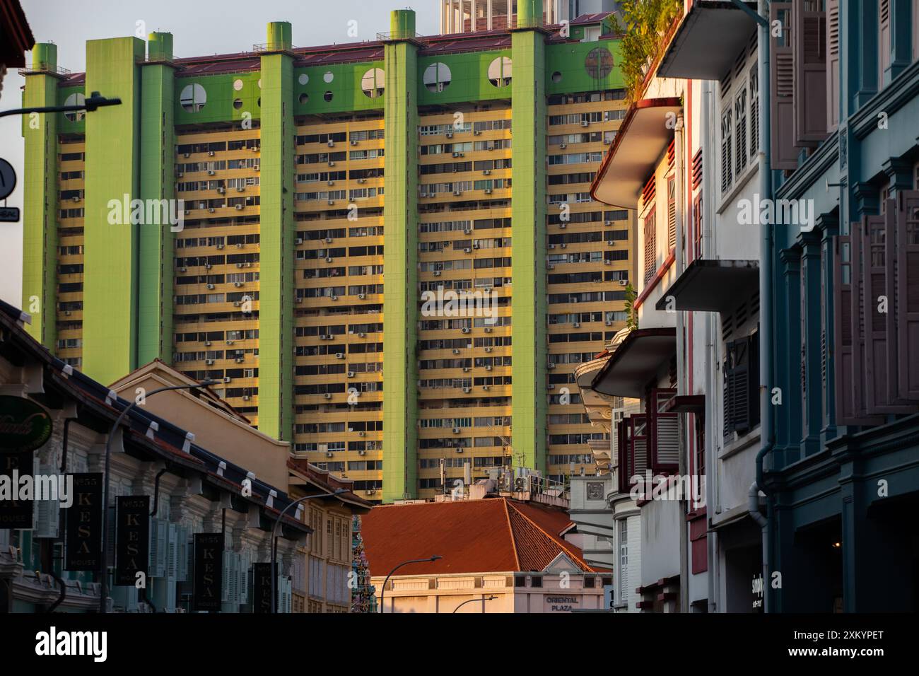 People's Park Complex a Chinatown, design architettonico brutalista a Singapore. Foto Stock