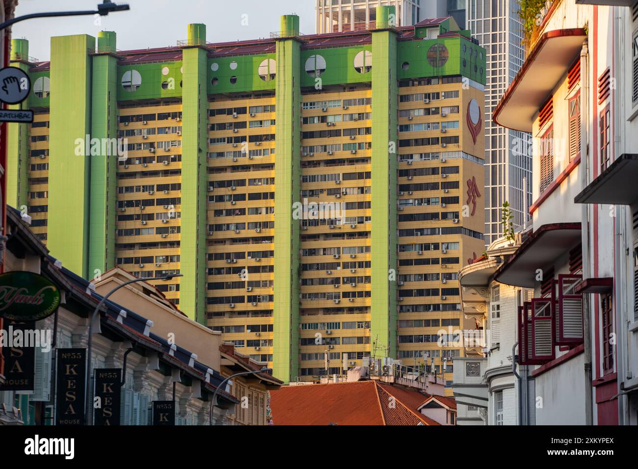 People's Park Complex a Chinatown, design architettonico brutalista a Singapore. Foto Stock