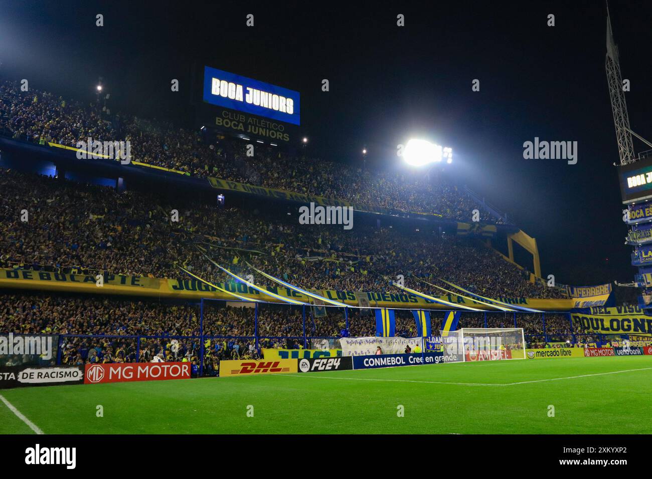 Argentina. 24 luglio 2024. Buenos Aires, 24.07.2024: Tifosi del Boca Juniors durante la seconda partita contro l'Independiente del Valle per la CONMEBOL Sudamericana Cup allo stadio la Bombonera ( crediti: Néstor J. Beremblum/Alamy Live News Foto Stock