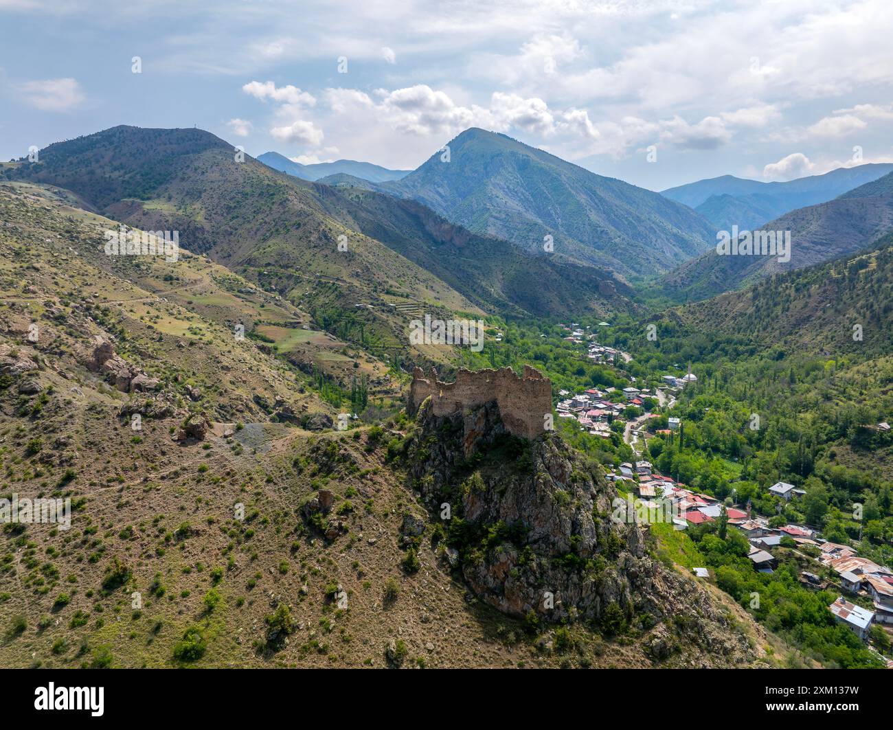 Una vista dal Castello di Sapaca in Uzundere, Erzurum, Turchia, Travel Turkey Foto Stock