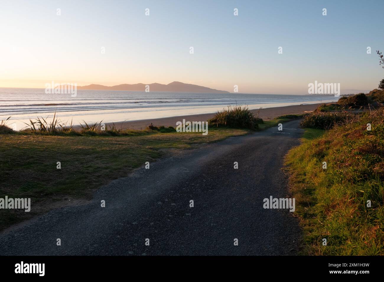 Vista dell'isola di Kapiti dal parco Queen Elizabeth a Kapiti, nuova Zelanda Foto Stock