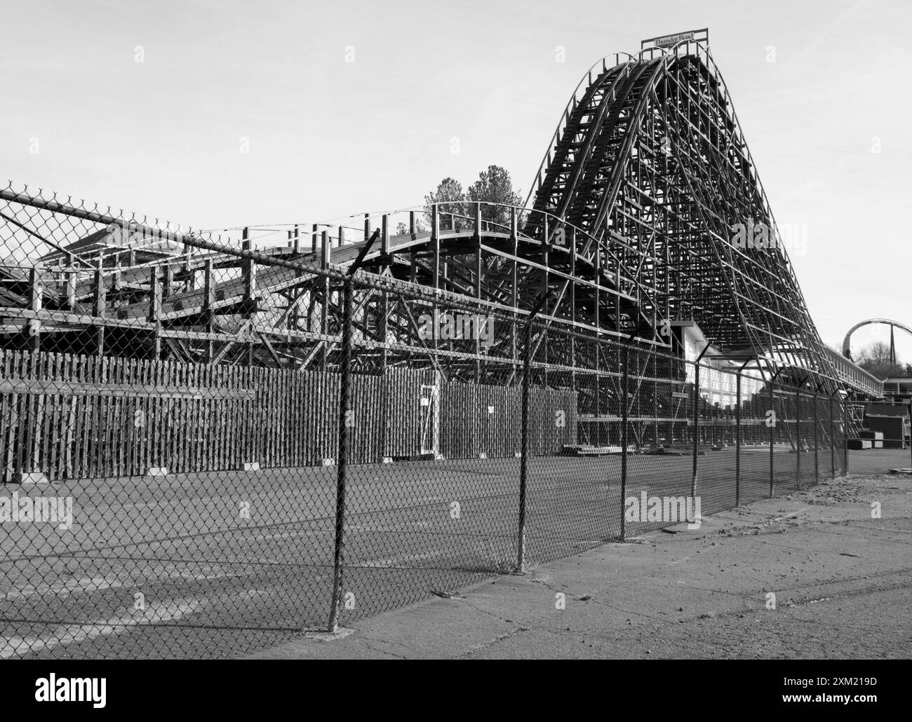 Historic Thunder Road, un gigantesco ottovolante in legno presso il parco divertimenti Carowinds sulla NC/SC State Line, chiuso il 26 luglio 2015. Foto Stock