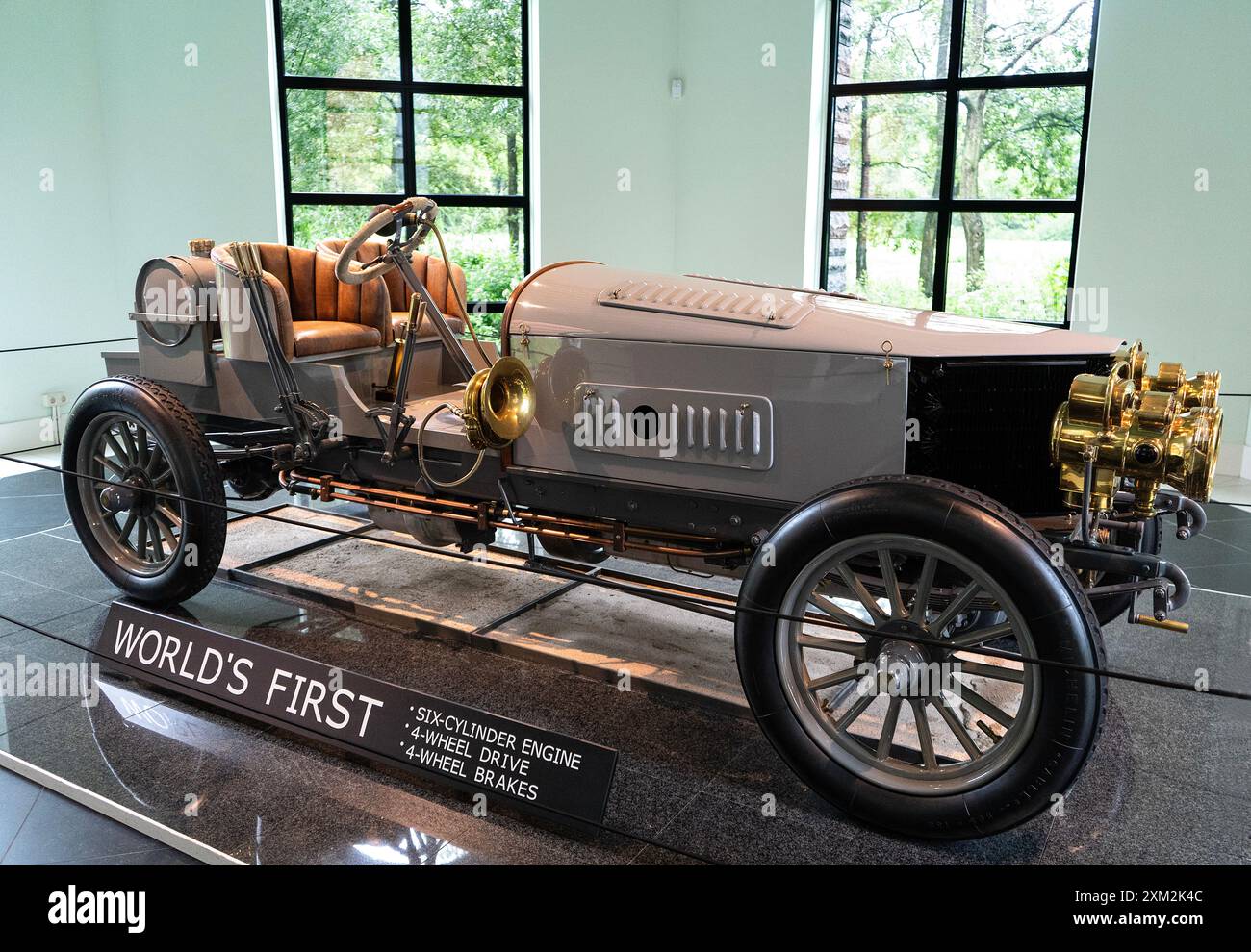 Spyker 60 CV prima auto al mondo con motore a benzina a sei cilindri, trazione integrale e freni a 4 ruote motrici, Louwman Museum, l'Aia, Paesi Bassi Foto Stock