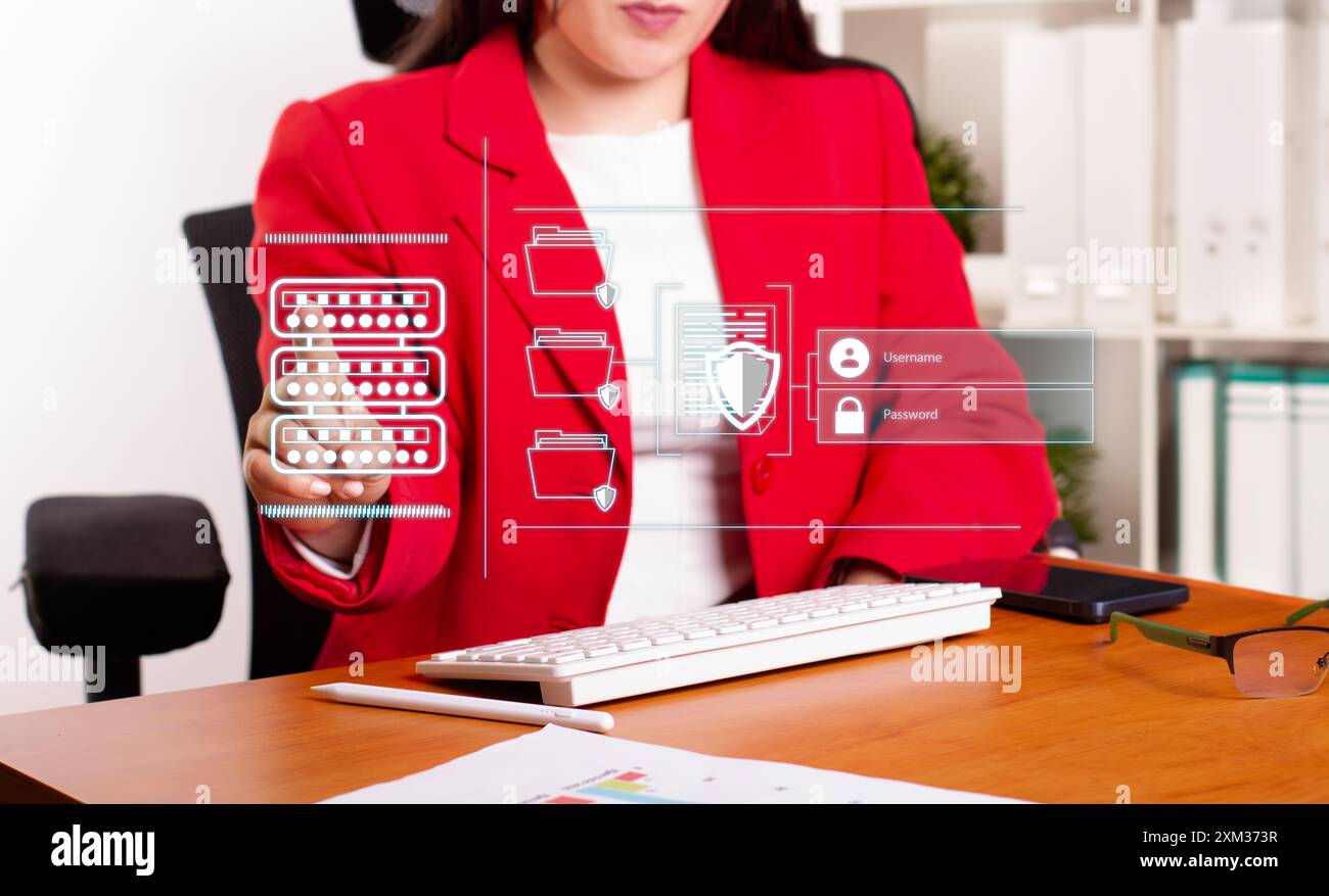 concetti relativi al server cloud. una donna d'affari accede in modo sicuro alle informazioni aziendali ospitate sui server. tecnologia di protezione dei file Foto Stock