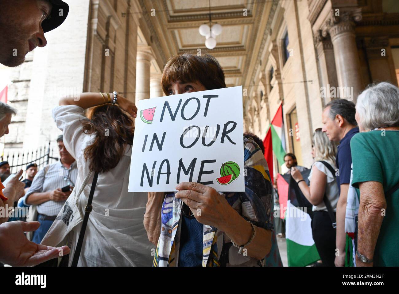 News - incontro con il Presidente dello Stato d'Israele dimostrazione a favore della Palestina, durante l'incontro tra il primo Ministro Giorgia Meloni e il Presidente dello Stato d'Israele Isaac Herzog, a Palazzo Chigi, 25 luglio 2024, Roma, Italia. Roma Palazzo Chigi Italia Copyright: XDomenicoxCippitellix/xLiveMediax LPN 1455234 Foto Stock