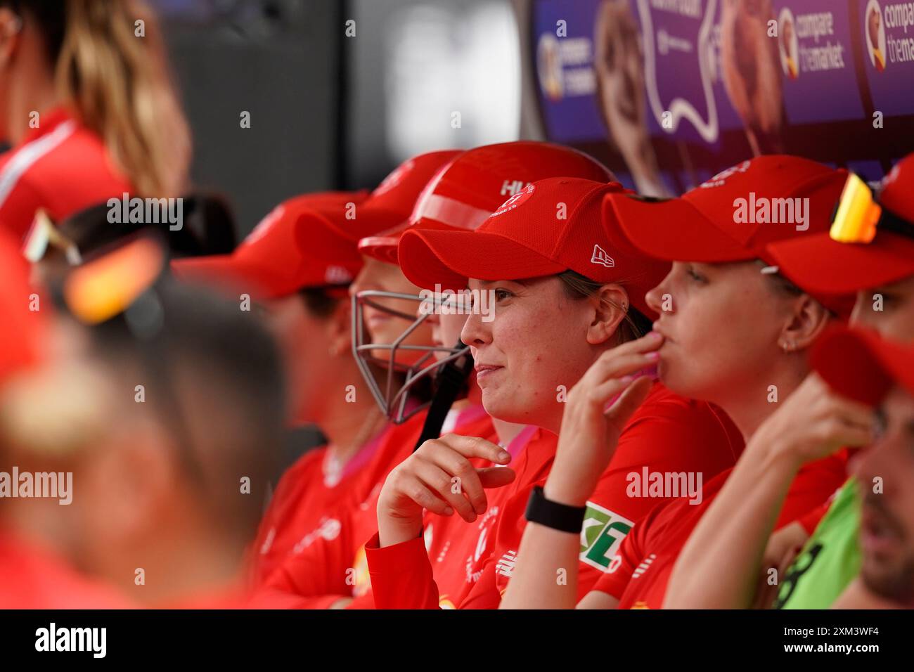 Old Trafford, Machester Regno Unito. Giovedì 25 luglio 2024. The Hundred: Manchester Originals Women vs Welsh Fire Women at Emirates Old Trafford. Panca Welsh Fire. Credito James Giblin/Alamy Live News. Foto Stock