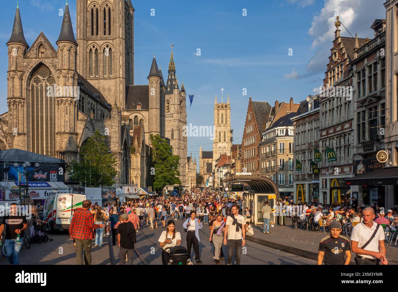 Visitatori / folla durante il Gentse Feesten / Gand Festival, festeggiamenti estivi nella città di Gand, nelle Fiandre orientali, in Belgio Foto Stock