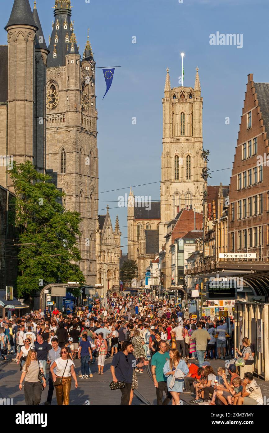 Visitatori / folla durante il Gentse Feesten / Gand Festival, festeggiamenti estivi nella città di Gand, nelle Fiandre orientali, in Belgio Foto Stock