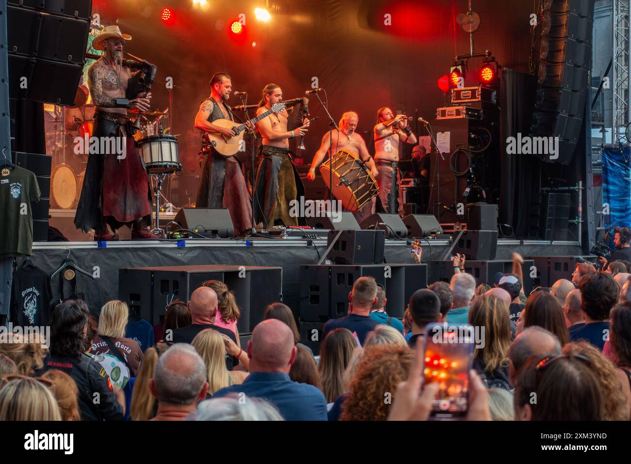Prima Nocta, band folk metal con cornamuse che si esibisce durante il festival Gentse Feesten / Gand City, festeggiamenti estivi a Gand, Fiandre Orientali, Belgio Foto Stock