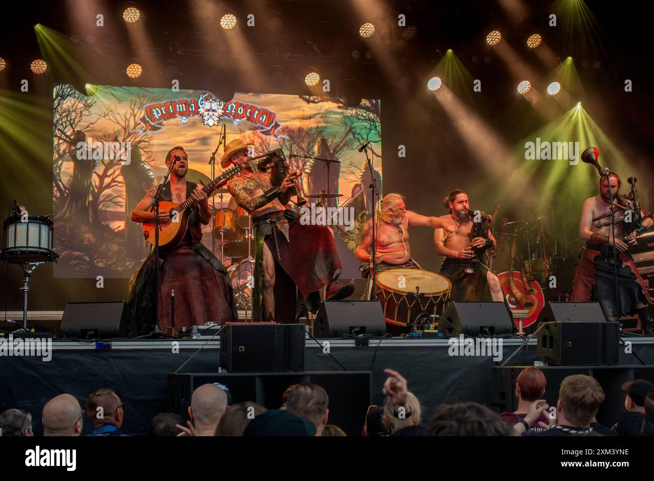 Prima Nocta, band folk metal con cornamuse che si esibisce durante il festival Gentse Feesten / Gand City, festeggiamenti estivi a Gand, Fiandre Orientali, Belgio Foto Stock