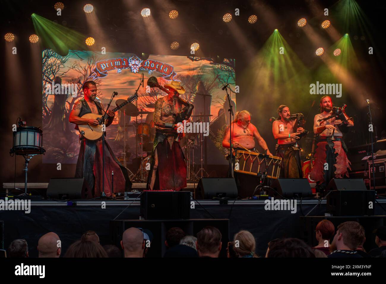 Prima Nocta, band folk metal con cornamuse che si esibisce durante il festival Gentse Feesten / Gand City, festeggiamenti estivi a Gand, Fiandre Orientali, Belgio Foto Stock