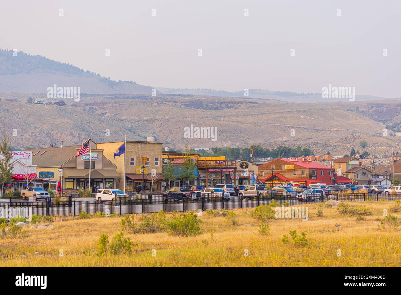 GARDINER, MT - 23 agosto 2021 - Vista del villaggio di Gardiner all'ingresso del Parco Nazionale di Yellowstone al confine tra Montana e Wyoming. Foto Stock