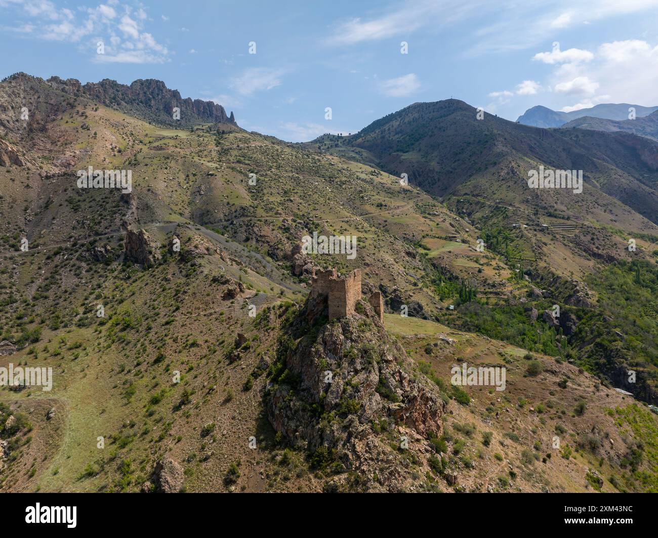 Una vista dal Castello di Sapaca in Uzundere, Erzurum, Turchia, Travel Turkey Foto Stock