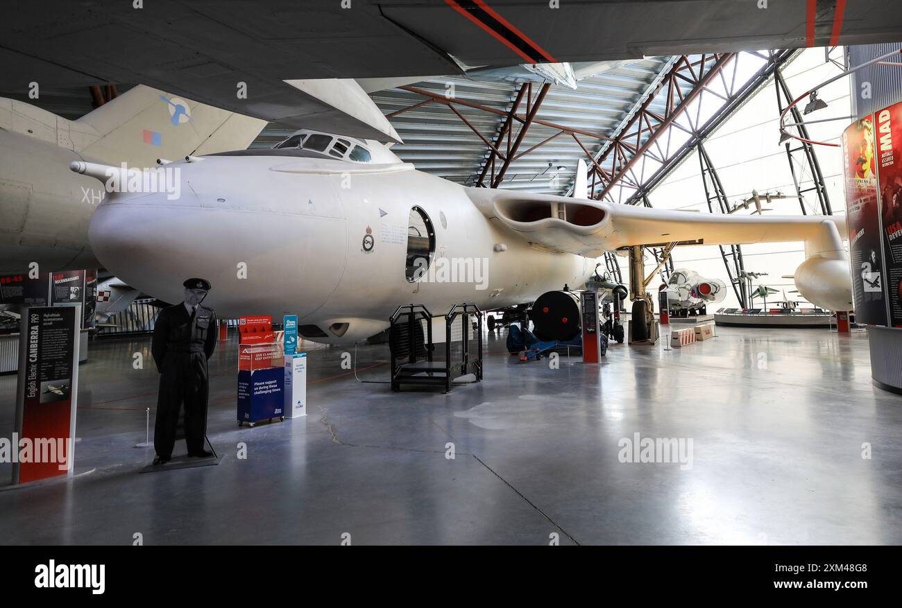 Vickers Valiant, bombardiere nucleare ad alta quota XD818 in mostra nell'Hangar della Guerra fredda presso il Royal Air Force Museum, Cosford, Shifnal, Foto Stock