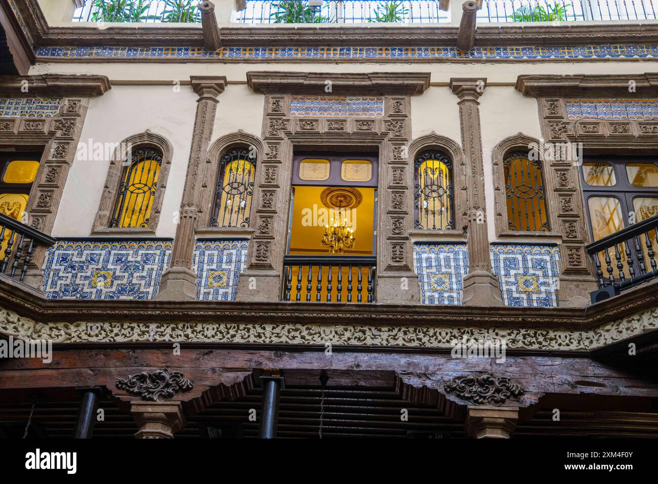 Il ristorante Casa de los Azulejos o Sanborns de los Azulejos era il palazzo dei conti della valle di Orizaba nel centro storico di città del Messico. Architettura e interni antichi. (Foto di Luis Gutierrez/ Norte Photo) la Casa de los Azulejos o restaurante Sanborns de los Azulejos , fue palacio de los condes del Valle de Orizaba en centro Histórico de la Ciudad de México. Arquitectura antigua e interiores. (Foto di Luis Gutierrez/Norte Photo) Foto Stock