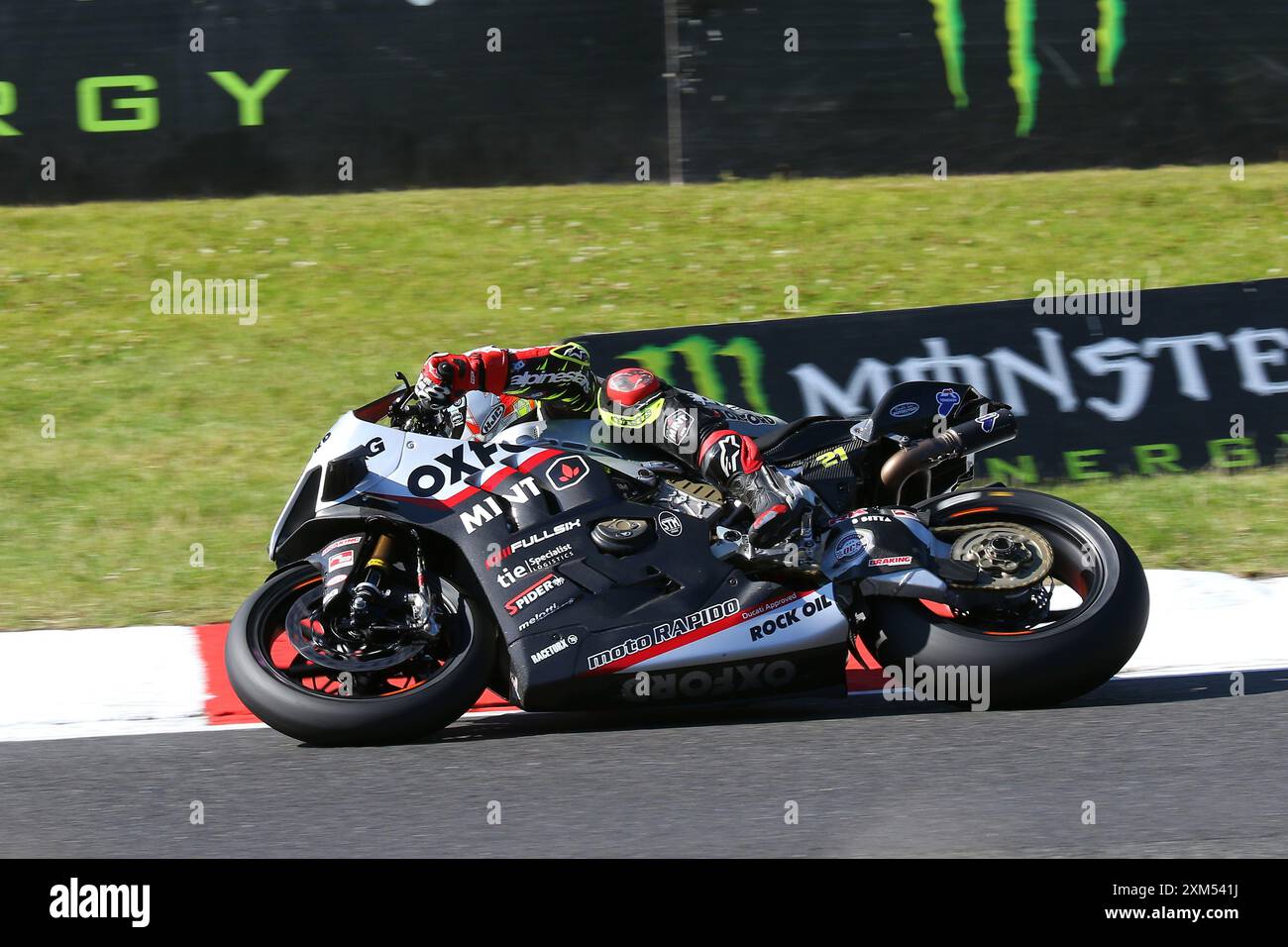 Christian Iddon - Oxford Products Racing Ducati - pilota numero 21 su una Ducati al round British Superbike (BSB) 2024 a Brands Hatch nel luglio 2024 Foto Stock