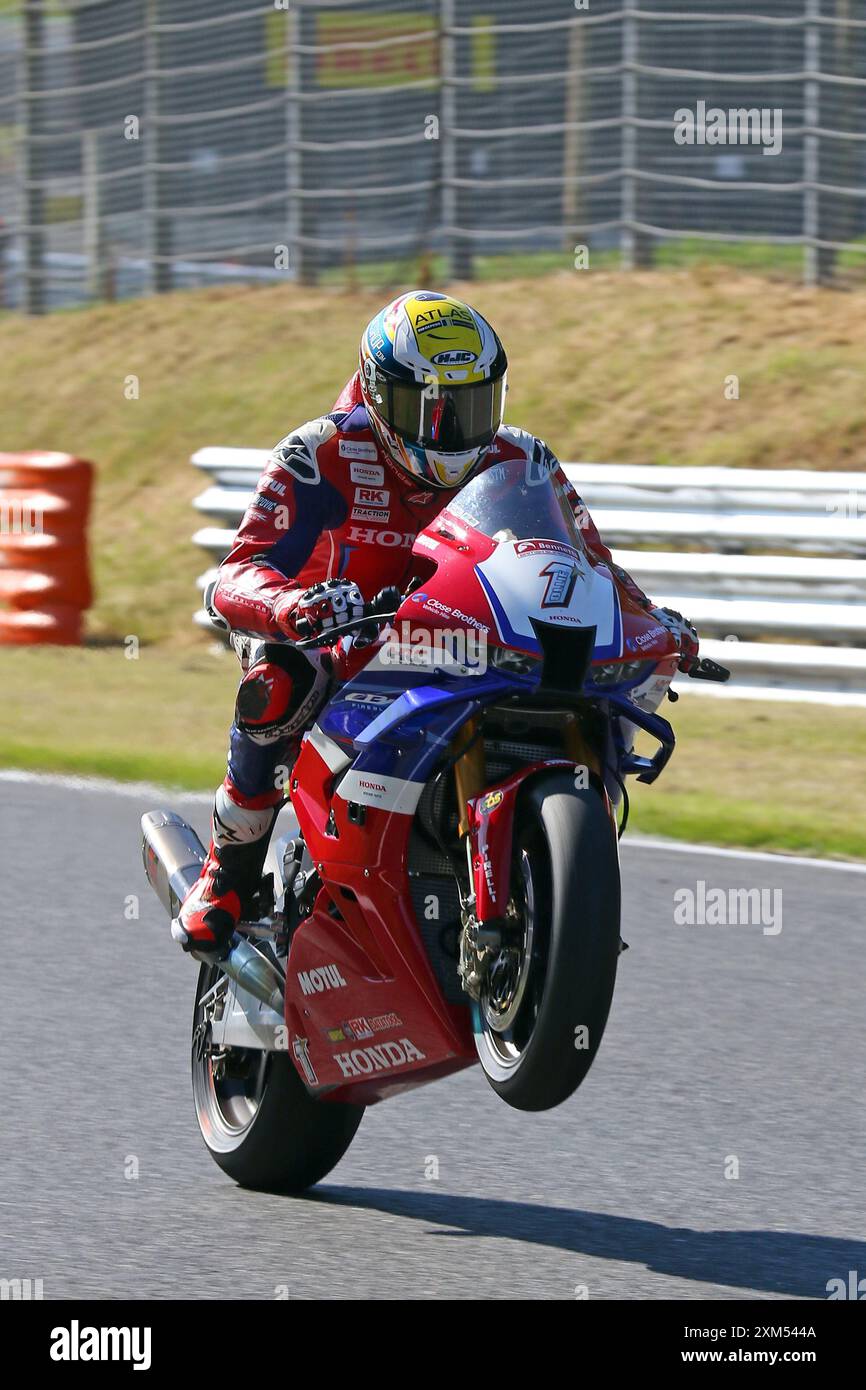 Tommy Bridewell - Honda Racing UK - pilota numero 1 su una Honda al 2024 British Superbike (BSB) round a Brands Hatch nel luglio 2024 Foto Stock