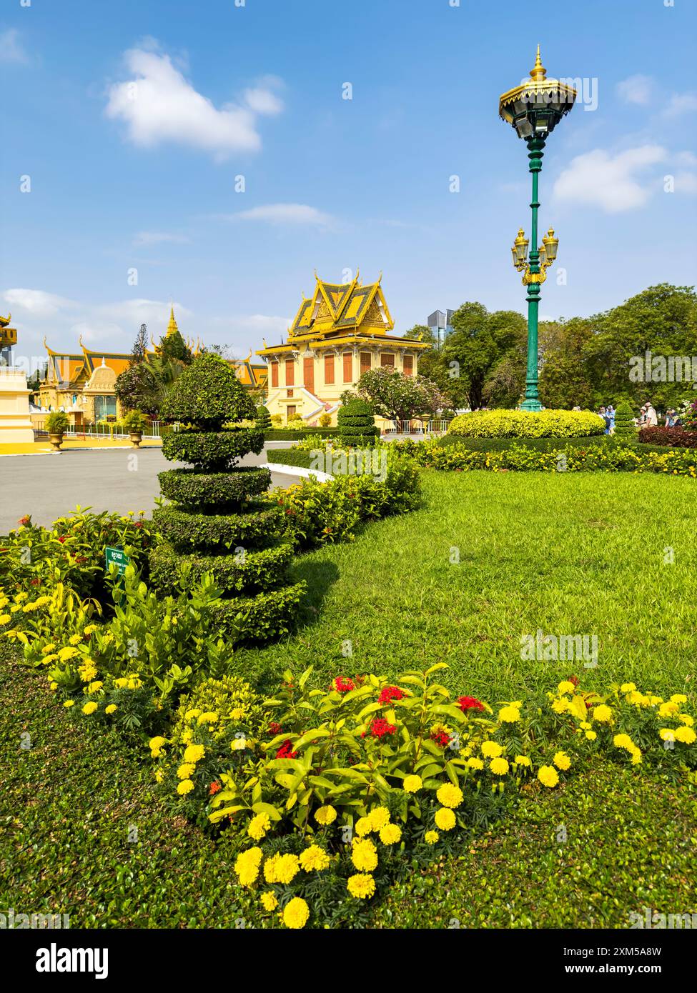 Vista esterna dei giardini del Palazzo reale a Phnom Penh, Cambogia. Foto Stock