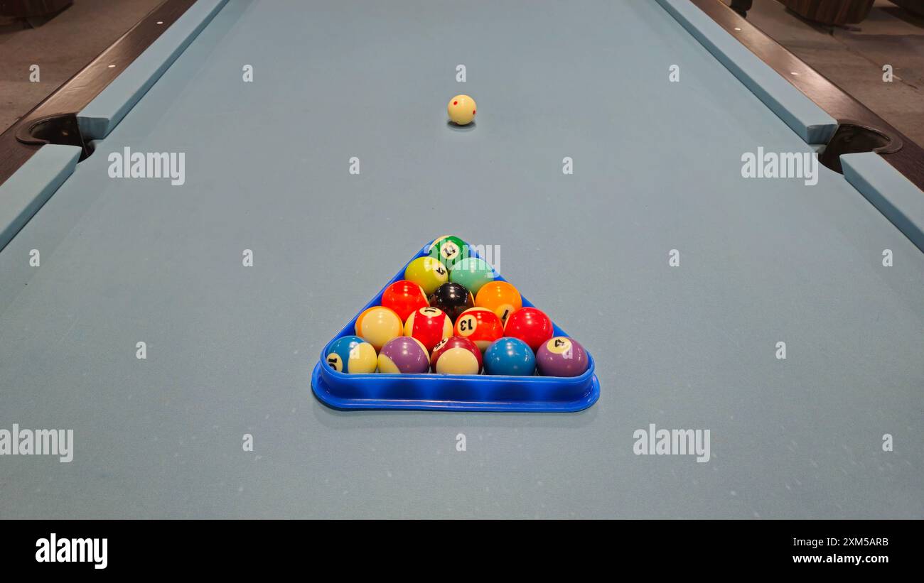 Palle in cremagliera triangolare. 8 palline, biliardo, sport in piscina. Foto Stock