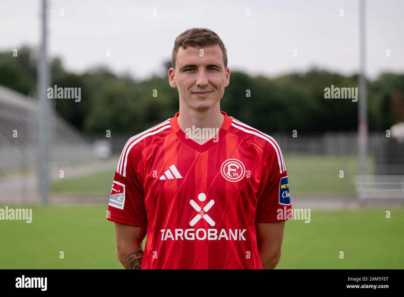 Duesseldorf, Germania. 25 luglio 2024. Calcio: Bundesliga 2, servizio fotografico fortuna Düsseldorf. Marcel Sobottka. Credito: Marius Becker/dpa - NOTA IMPORTANTE: in conformità con i regolamenti della DFL German Football League e della DFB German Football Association, è vietato utilizzare o far utilizzare fotografie scattate nello stadio e/o della partita sotto forma di immagini sequenziali e/o serie di foto video./dpa/Alamy Live News Foto Stock