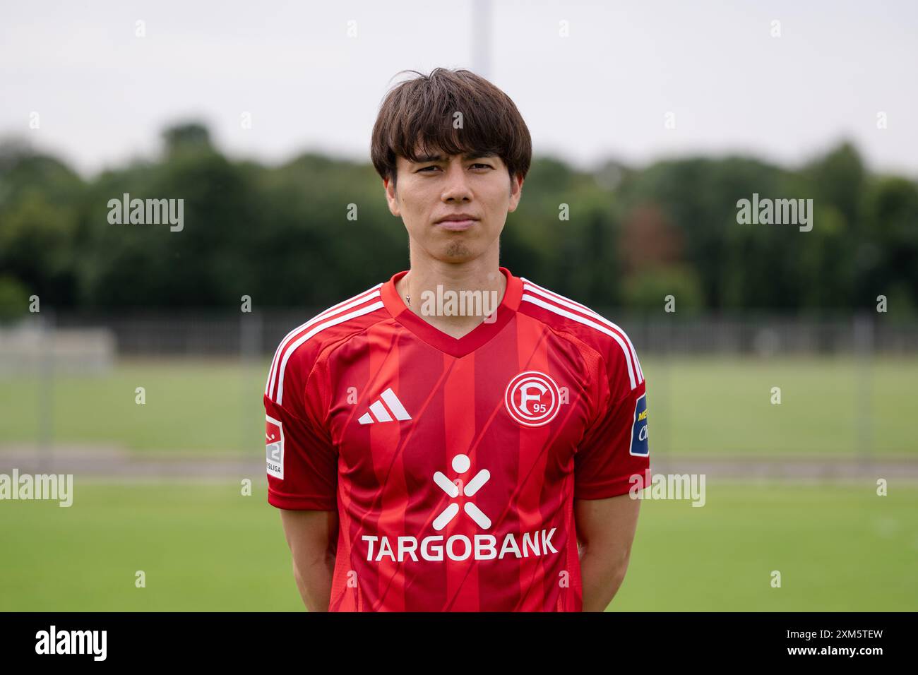 Duesseldorf, Germania. 25 luglio 2024. Calcio: Bundesliga 2, servizio fotografico fortuna Düsseldorf. Takashi Uchino. Credito: Marius Becker/dpa - NOTA IMPORTANTE: in conformità con i regolamenti della DFL German Football League e della DFB German Football Association, è vietato utilizzare o far utilizzare fotografie scattate nello stadio e/o della partita sotto forma di immagini sequenziali e/o serie di foto video./dpa/Alamy Live News Foto Stock