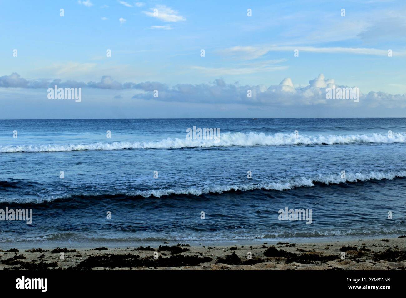Onde blu del mare Foto Stock