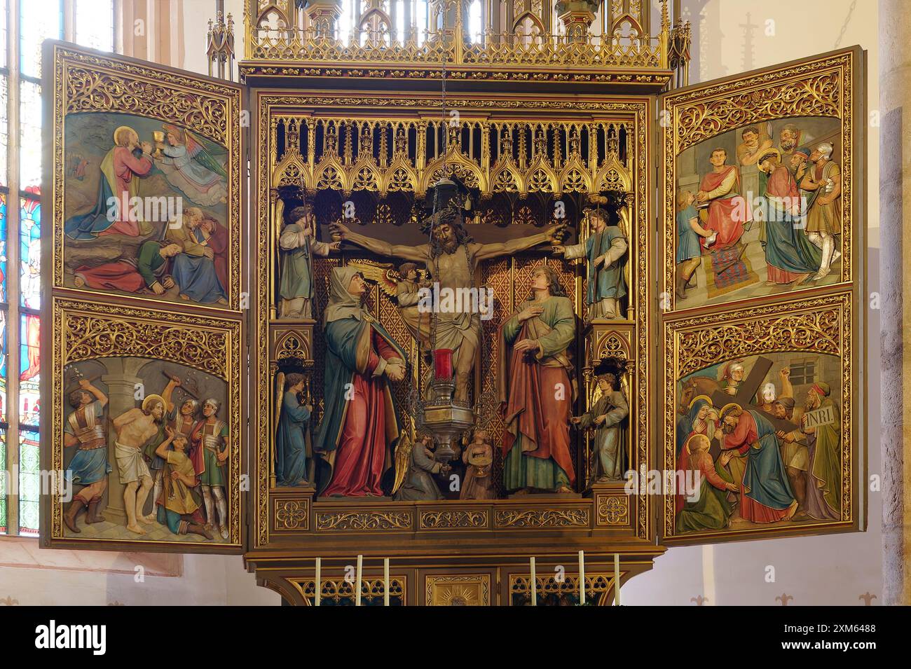 Hallstatt, alta Austria, Austria. Chiesa parrocchiale dell'assunzione di Maria, anche Maria am Berg. Altare a croce nella parte settentrionale del doppio coro Foto Stock