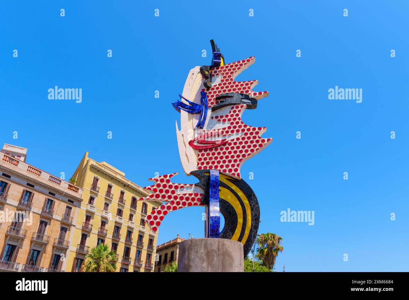 Barcellona, Spagna - 16 luglio 2024: Primo piano della scultura surrealista di Roy Lichtenstein intitolata il capo di Barcellona Foto Stock