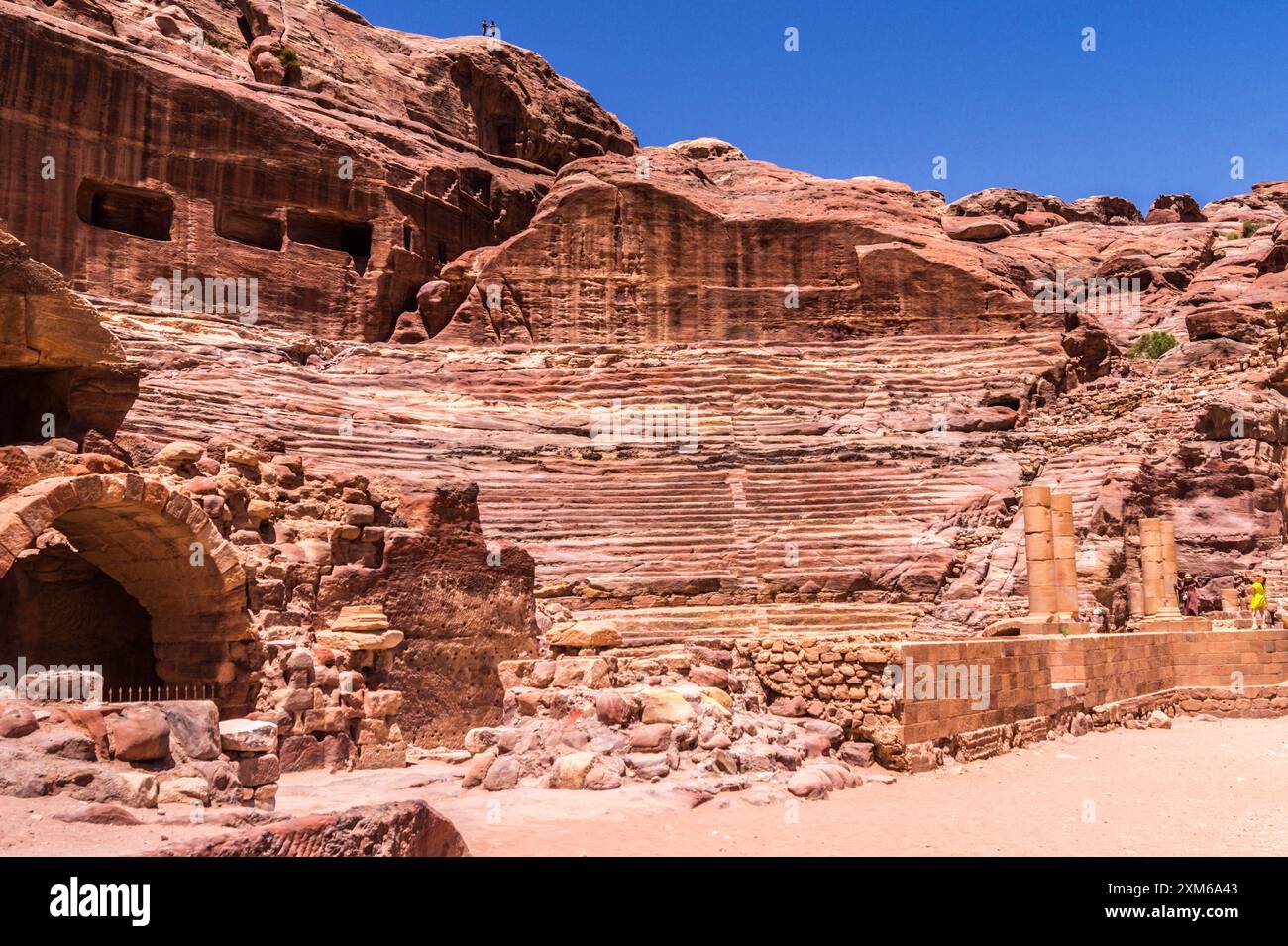 Il Teatro, sito patrimonio dell'umanità dell'UNESCO di Petra, Giordania Foto Stock