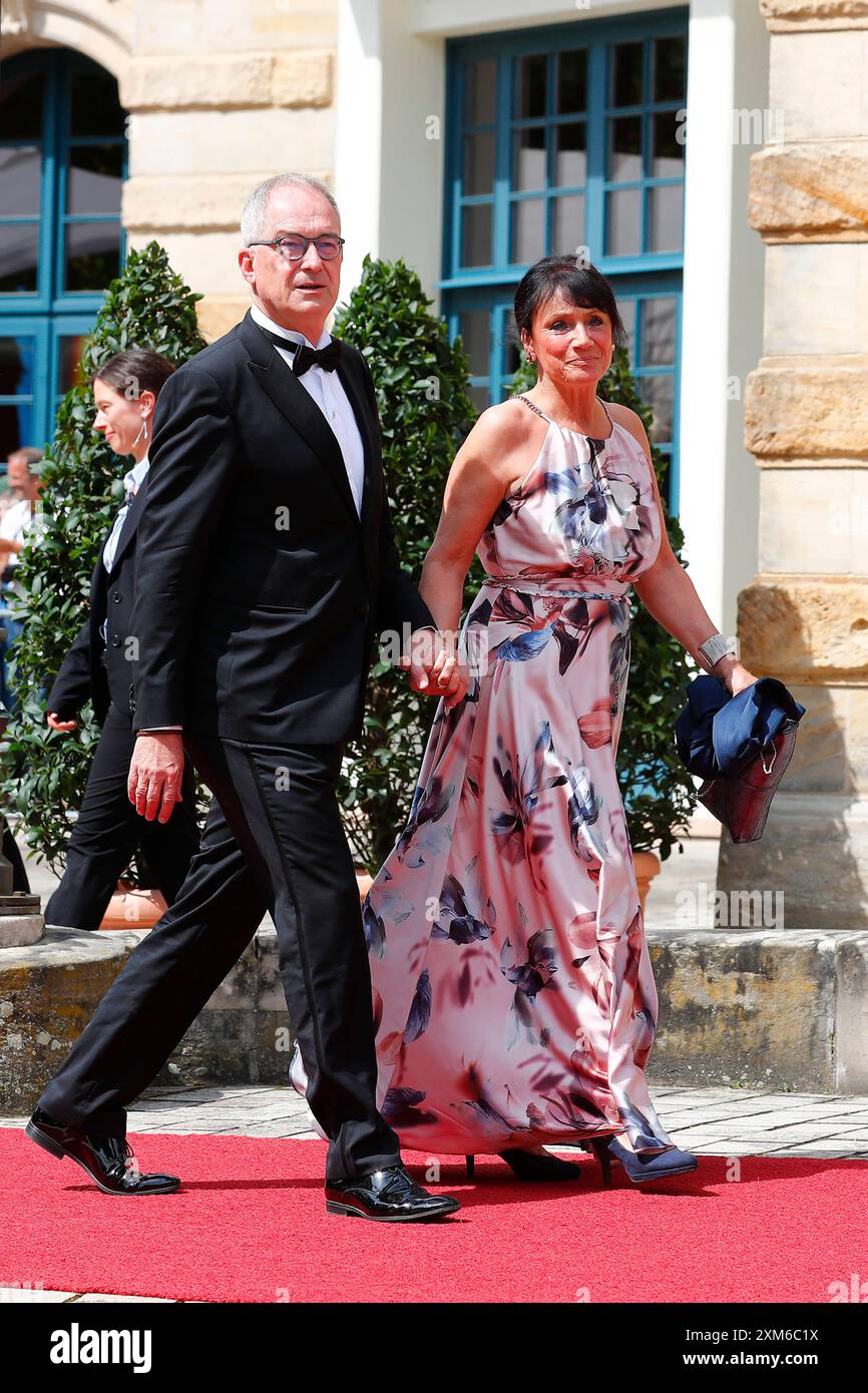 Prof. Dr. Stefan Leible Präsident der Universität Bayreuth mit Ehefrau Dr. Monika Görtz-Leible BEI der Eröffnung der 112.Richard-Wagner-Festspiele a Bayreuth *** Prof. Dr. Stefan Leible presidente dell'Università di Bayreuth con sua moglie Dr. Monika Görtz Leible all'apertura del Richard Wagner Festival 112 a Bayreuth Foto Stock