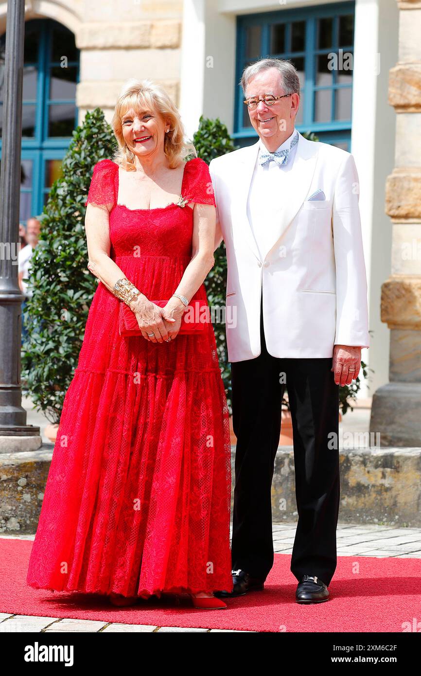 Susanne Porsche mit Freund Werner Ebke BEI der Eröffnung der 112.Richard-Wagner-Festspiele a Bayreuth *** Susanne Porsche con l'amico Werner Ebke all'apertura del Richard Wagner Festival 112 a Bayreuth Foto Stock