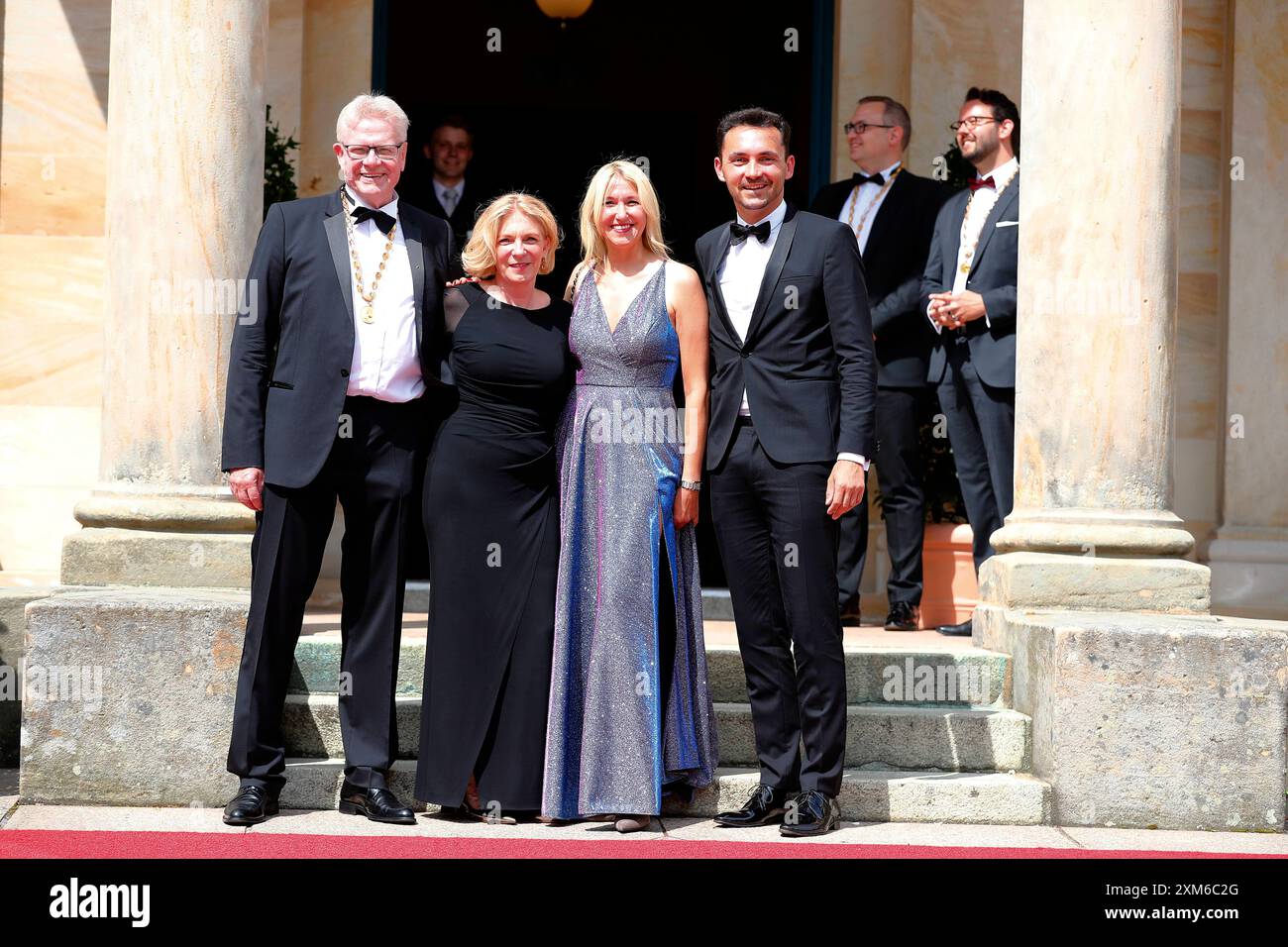Thomas Ebersberger Oberbürgermeister der Stadt Bayreuth mit Ehefrau Stefanie Hellbach Silke Launert MDB mit Aleksandar Trifunovic BEI der Eröffnung der 112.Richard-Wagner-Festspiele a Bayreuth *** Thomas Ebersberger Lord Mayor della città di Bayreuth con sua moglie Stefanie Hellbach Silke Launert MP con Aleksandar Trifunovic all'apertura del 112° Richard Wagner Festival a Bayreuth Foto Stock