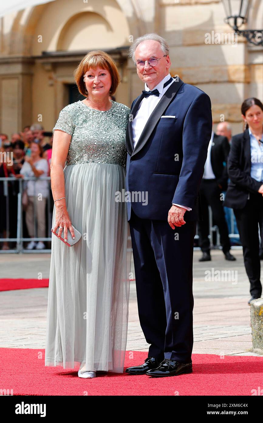 Reiner Haseloff Ministerpräsident von Sachsen-Anhalt mit Ehefrau Gabriele Haseloff BEI der Eröffnung der 112.Richard-Wagner-Festspiele a Bayreuth *** Reiner Haseloff Ministro Presidente della Sassonia-Anhalt con sua moglie Gabriele Haseloff all'apertura del Richard Wagner Festival 112 a Bayreuth Foto Stock