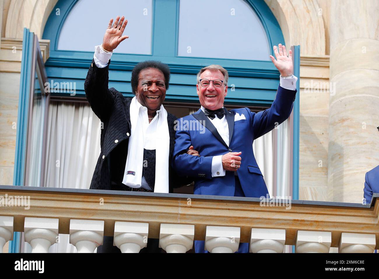 Roberto Blanco Schlagersänger und Patrick Lindner Sänger BEI der Eröffnung der 112. Richard-Wagner-Festspiele a Bayreuth *** Roberto Blanco cantante pop e Patrick Lindner cantante all'apertura del Richard Wagner Festival 112 a Bayreuth Foto Stock
