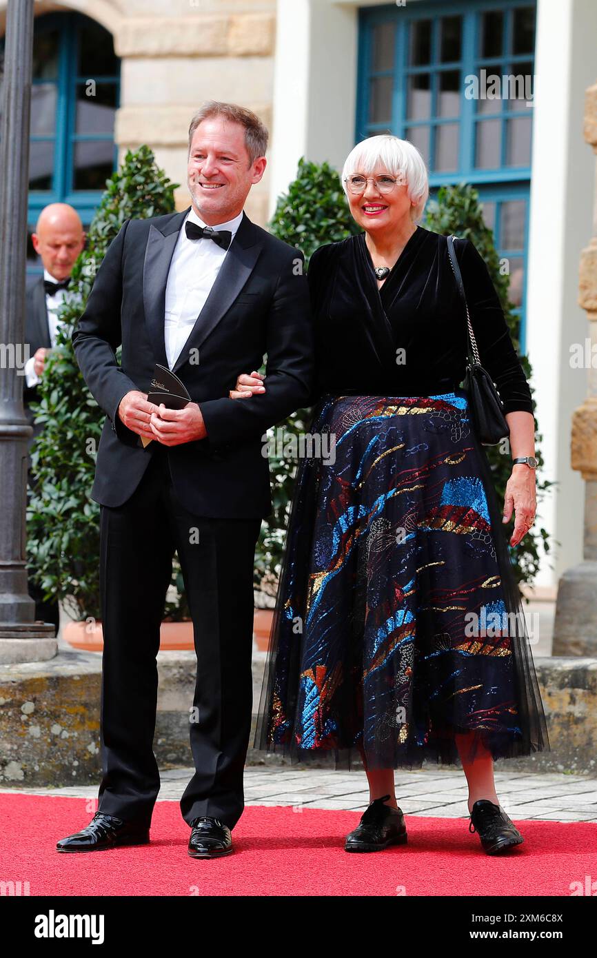 Claudia Roth Beauftragte der Bundesregierung für Kultur und Medien mit Begleitung BEI der Eröffnung der 112. Richard-Wagner-Festspiele a Bayreuth *** Claudia Roth Commissario federale per la cultura e i media ha partecipato all'apertura del Richard Wagner Festival 112 a Bayreuth Foto Stock
