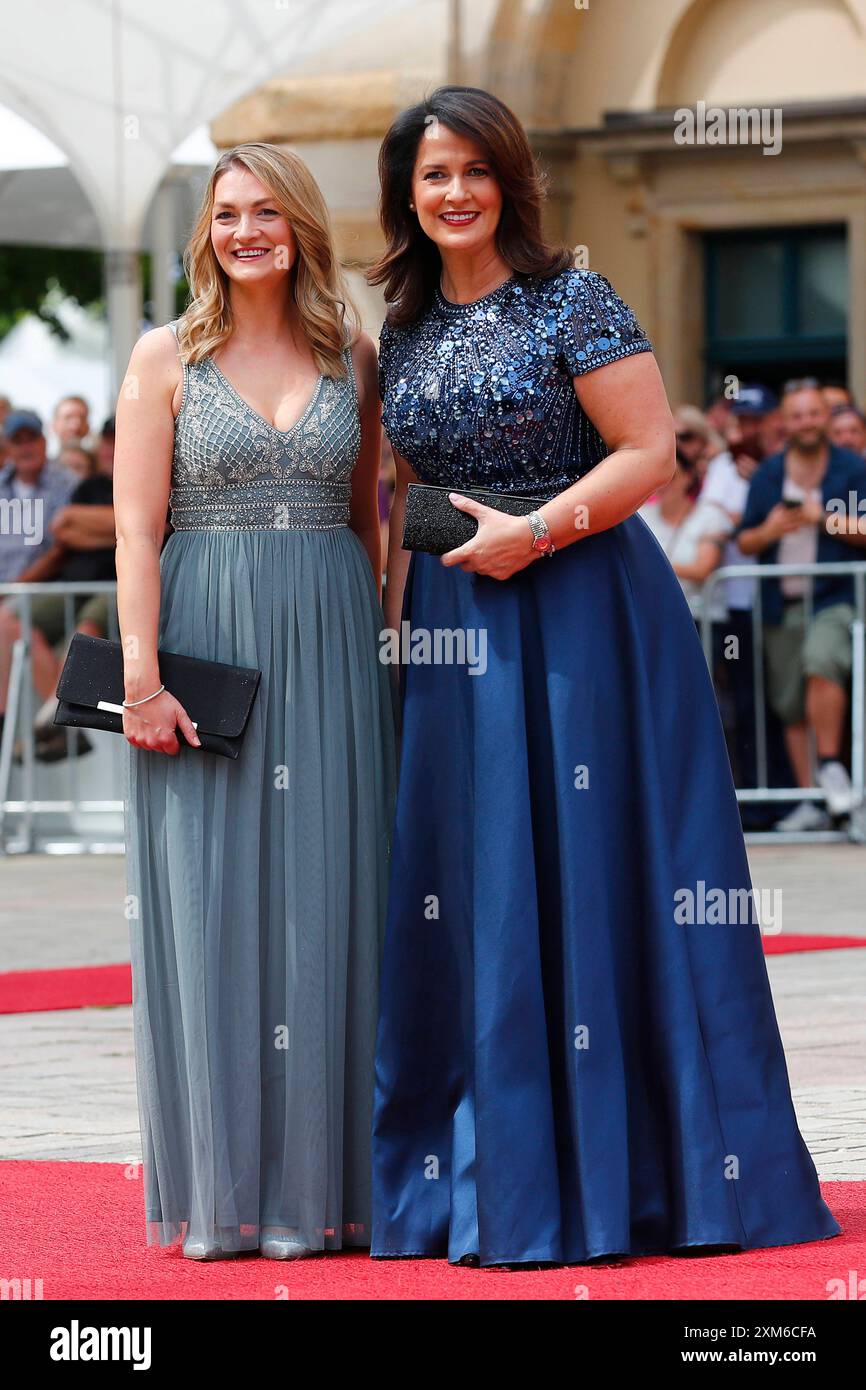 Judith Gerland Staatsministerin für Digitales, Michaela Kaniber Staatsministerin für Ernährung, Landwirtschaft, Forsten und Tourismus. BEI der Eröffnung der 112.Richard-Wagner-Festspiele a Bayreuth *** Judith Gerland Ministro aggiunto per gli affari digitali, Michaela Kaniber Ministro aggiunto per l'alimentazione, l'agricoltura, le foreste e il turismo all'apertura del Festival Richard Wagner 112 a Bayreuth Foto Stock