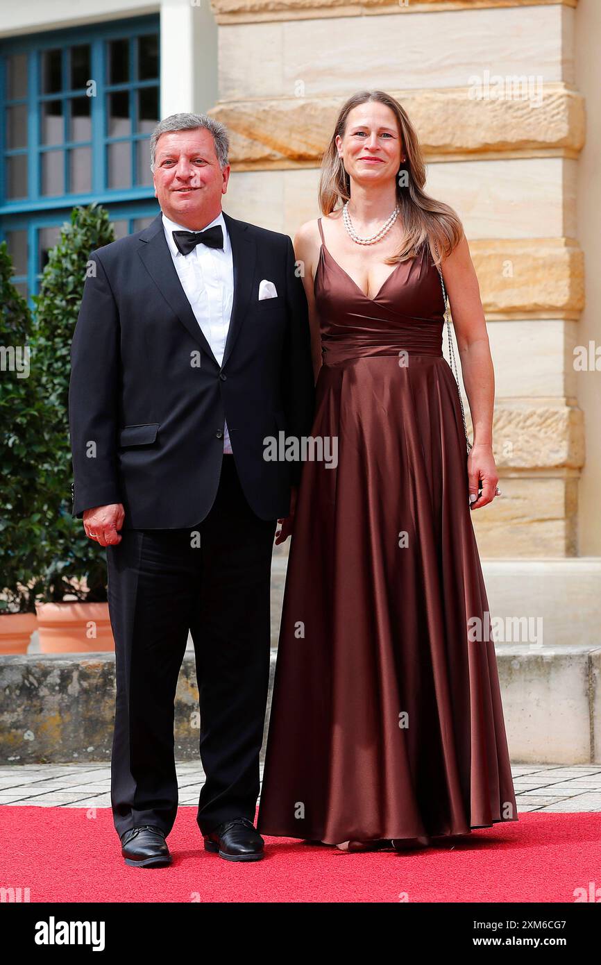 Christian Bernreiter Bayerischer Staatsminister für Wohnen, Bau und Verkehr mit Ehefrau Ann-Kathrin Jandt-Bernreiter BEI der Eröffnung der 112.Richard-Wagner-Festspiele a Bayreuth *** Christian Bernreiter Ministro di Stato bavarese per gli alloggi, l'edilizia e i trasporti con sua moglie Ann Kathrin Jandt Bernreiter all'apertura del Richard Wagner Festival 112 a Bayreuth Foto Stock