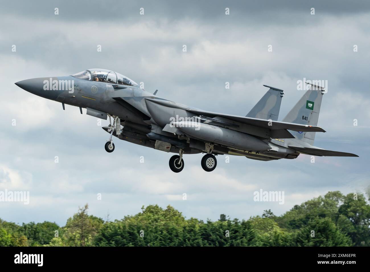 Un McDonnell Douglas F-15 Eagle caccia per tutte le condizioni meteorologiche della Royal Saudi Air Force al RIAT 2024 Airshow. Foto Stock