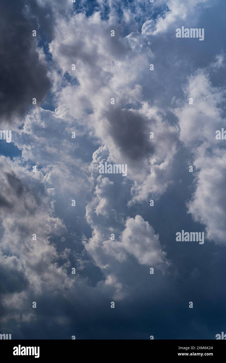 Sfondo cielo con nuvole come texture naturale. Foto Stock