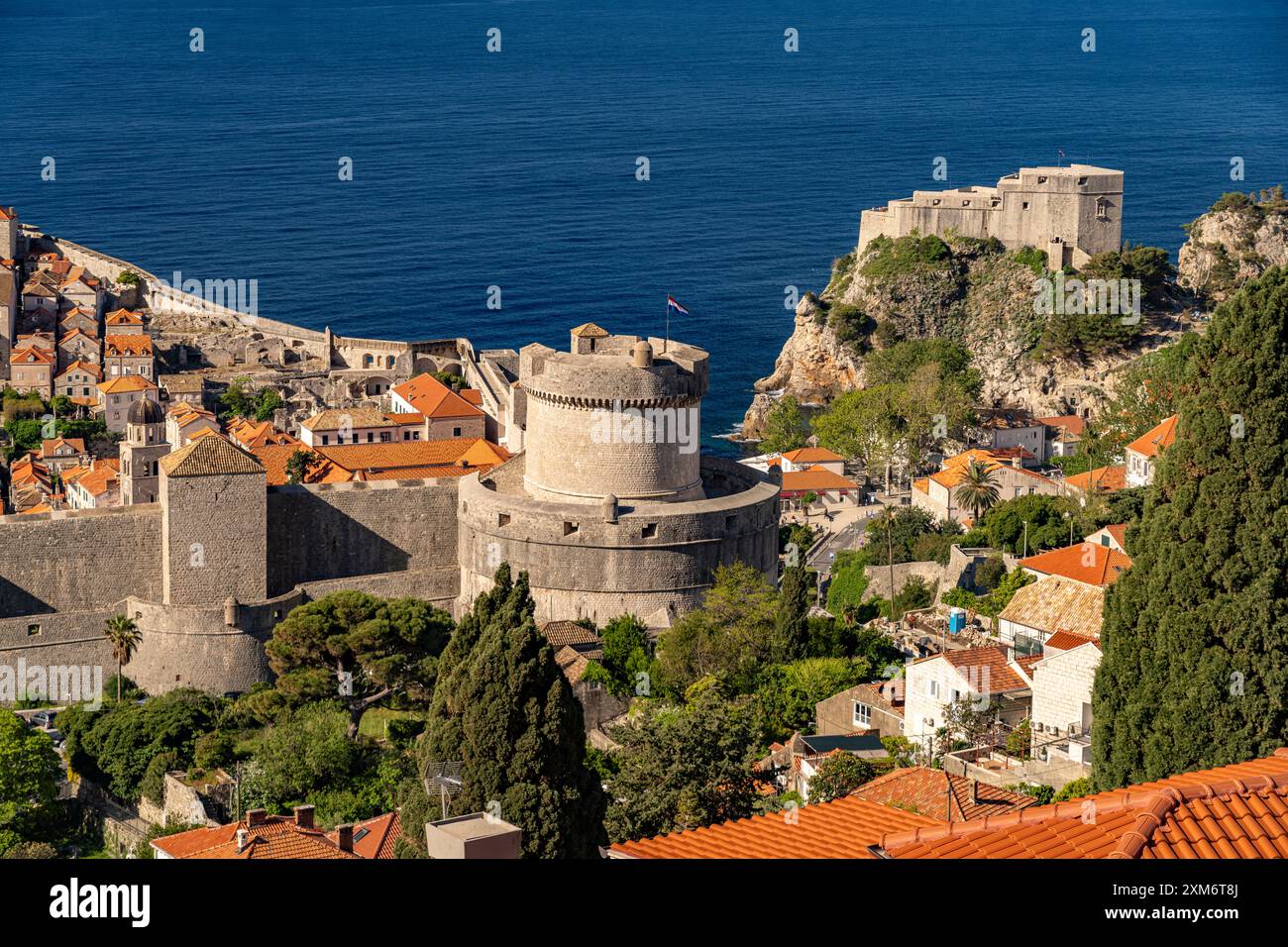 Fortezza di Minceta e fortezza di Lovrijenac viste dall'alto, Dubrovnik, Croazia, Europa Foto Stock