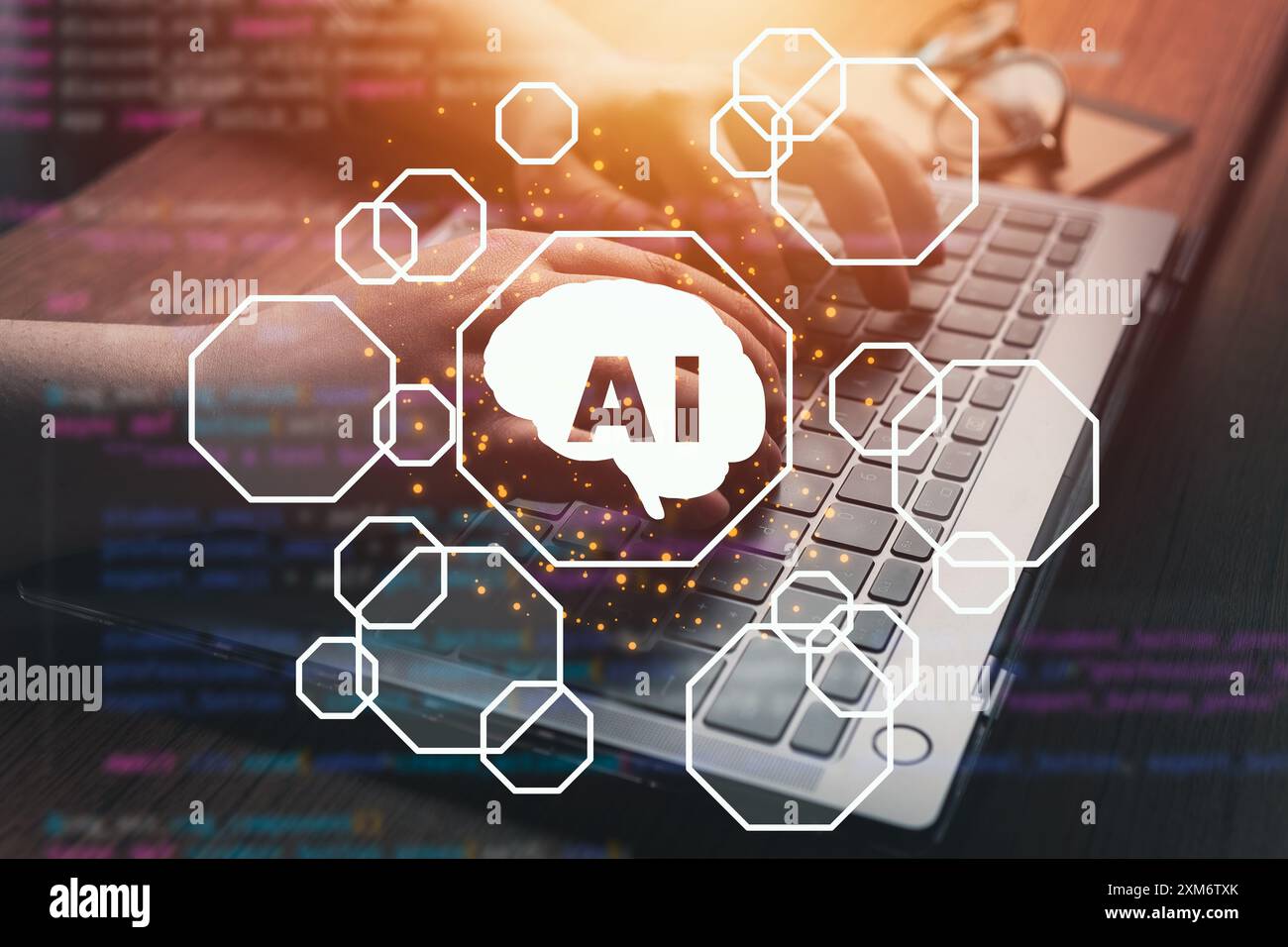 Tecnologia ai,. Donna che usa la potenza dell'intelligenza artificiale sul laptop. Chatta con l'intelligenza artificiale. Utilizzo del prompt dei comandi per generare qualcosa. Trasformazione tecnologica futuristica. Foto Stock