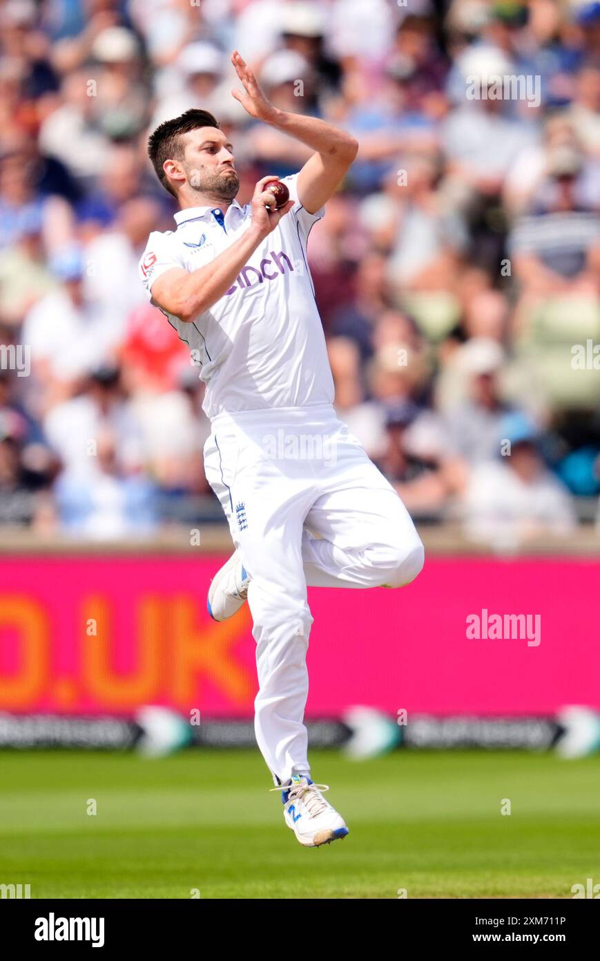 L'inglese Mark Wood durante il primo giorno del terzo Rothesay test match a Edgbaston, Birmingham. Data foto: Venerdì 26 luglio 2024. Foto Stock