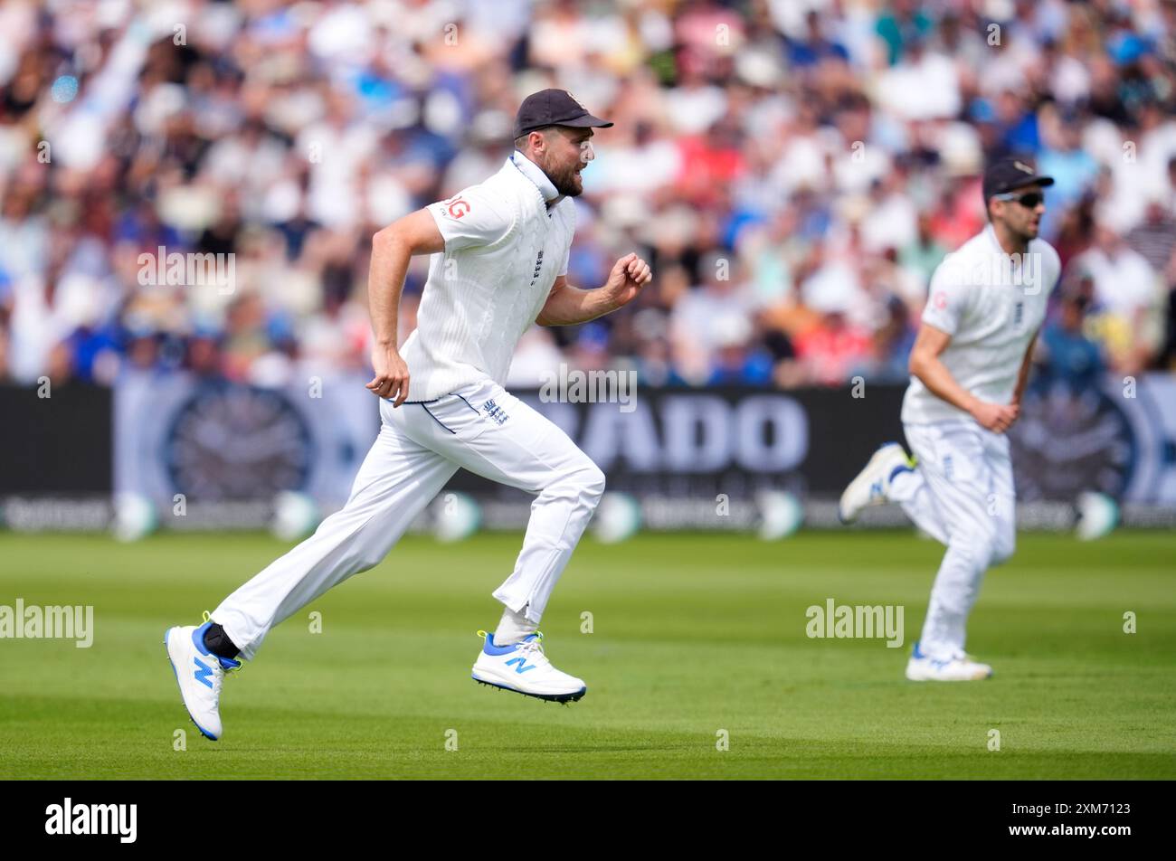 L'inglese Chris Woakes durante il primo giorno del terzo Rothesay test match a Edgbaston, Birmingham. Data foto: Venerdì 26 luglio 2024. Foto Stock