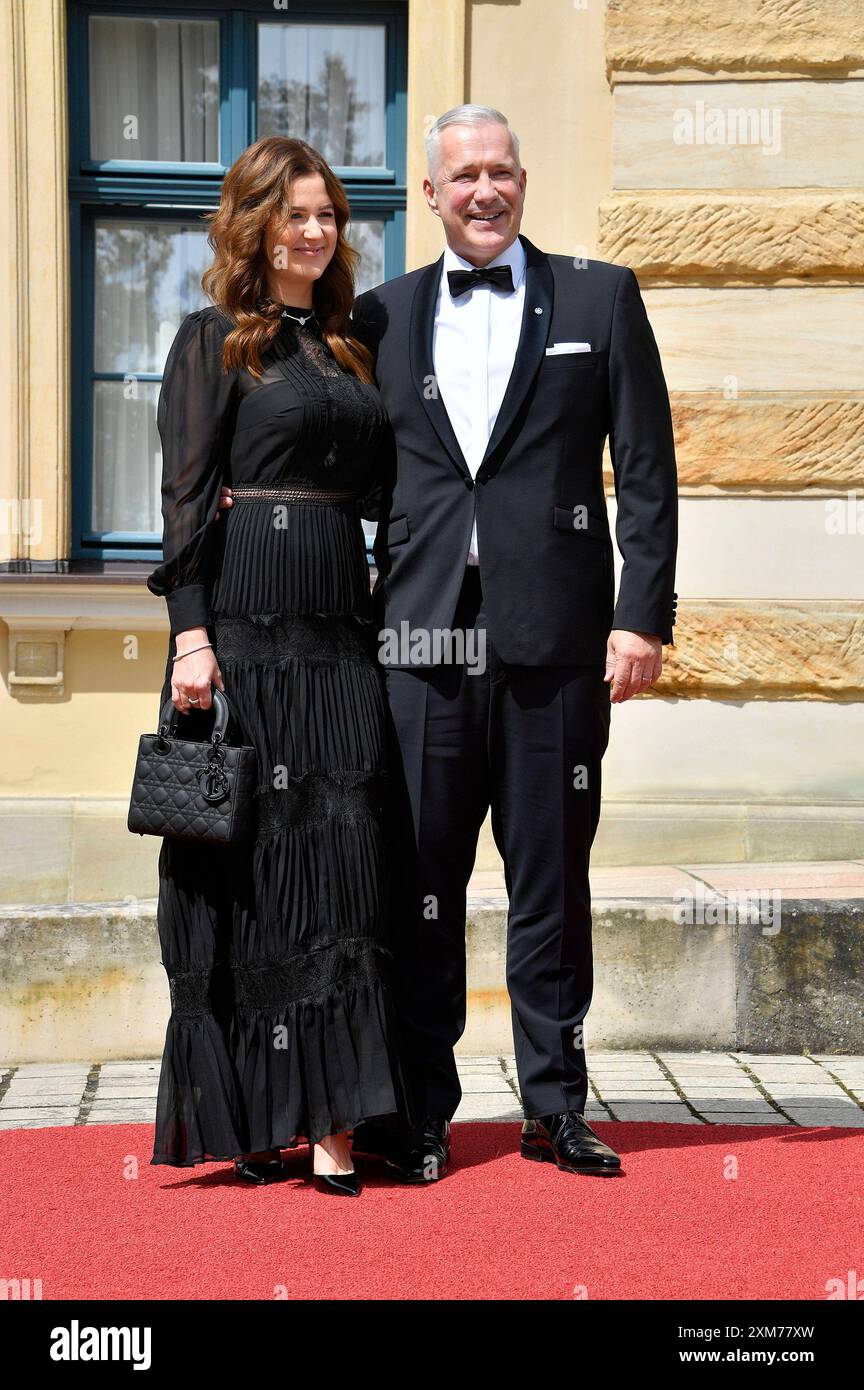 Alexander Herrmann mit Ehefrau Maxi Friedrichs bei der Eröffnung der 112. Richard-Wagner-Festspiele 2024 mit der Neuinszenierung von Tristan und Isolde im Bayreuther Festspielhaus. Bayreuth, 25.07.2024 *** Alexander Herrmann con la moglie Maxi Friedrichs all'apertura del 112 Richard Wagner Festival 2024 con la nuova produzione di Tristano e Isotta alla Bayreuth Festspielhaus Bayreuth, 25 07 2024 foto:Xn.xKubelkax/xFuturexImagex wagner_festspiele_4109 Foto Stock