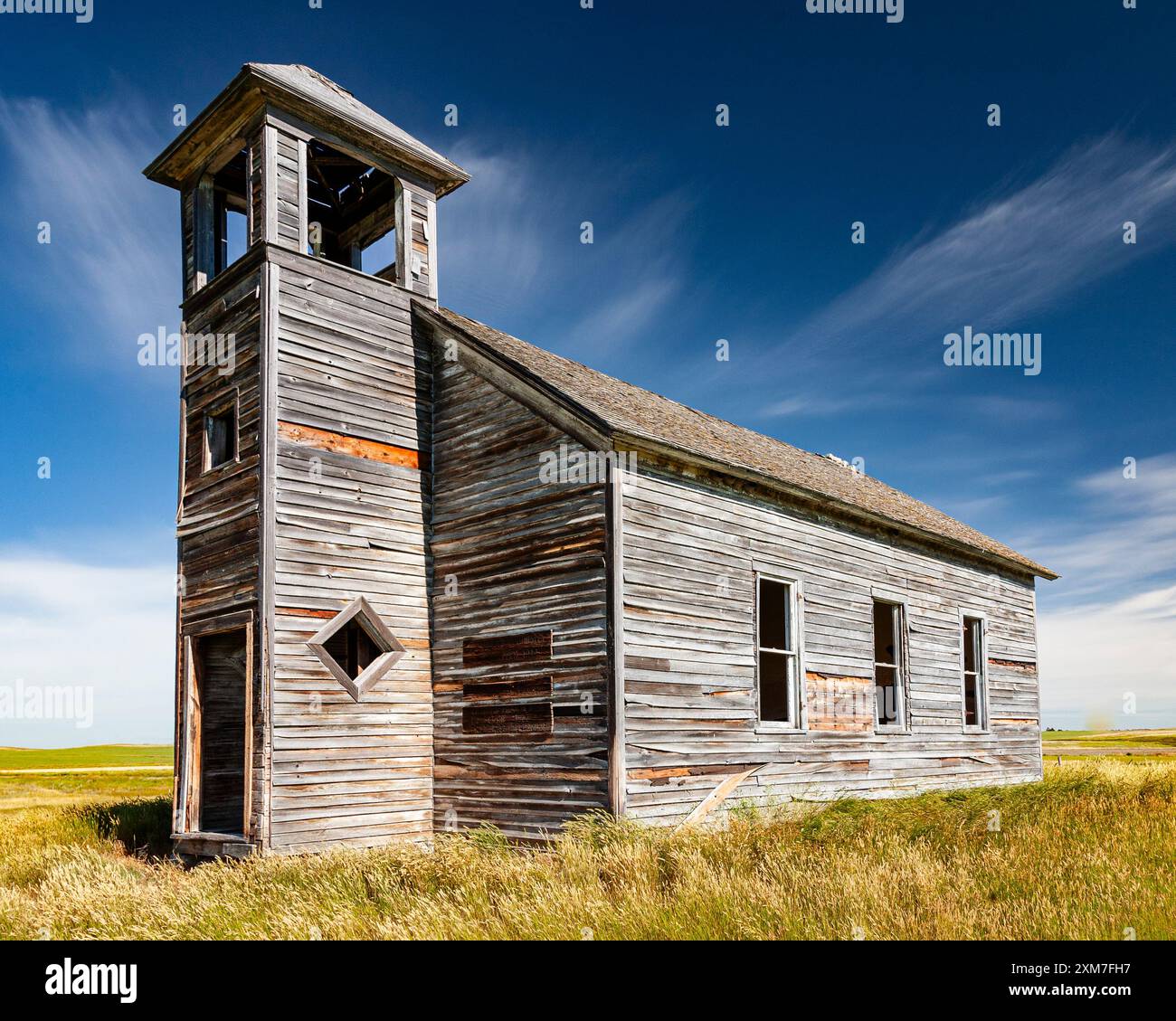 Vecchia chiesa di Cottonwood vicino ad Havre Montana, in una calda luce mattutina. Foto Stock