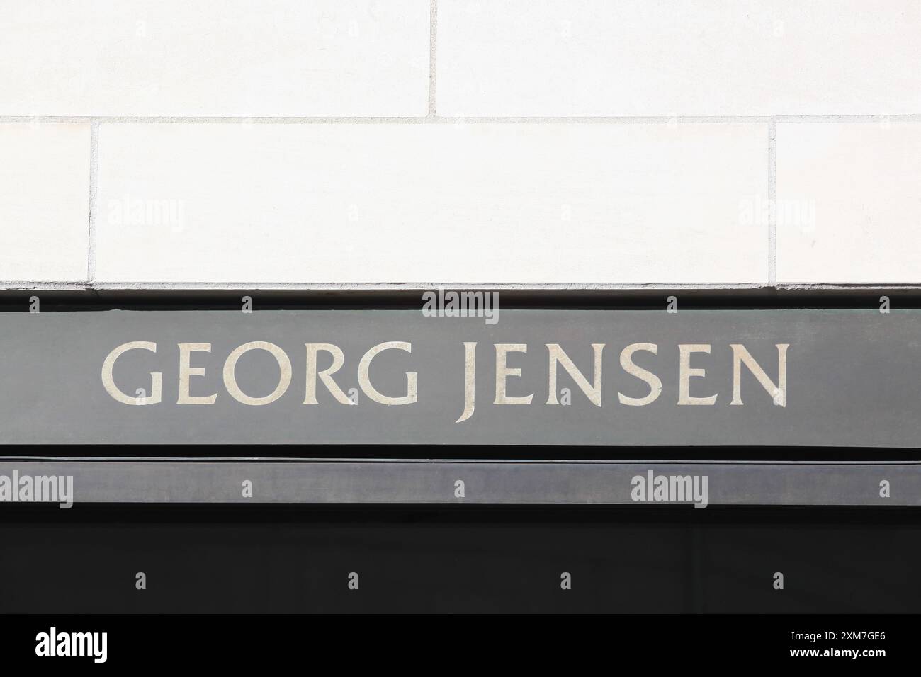 Georg Jensen firma su un muro. Georg Jensen è un'azienda danese di designer che si occupa di argenteria Foto Stock
